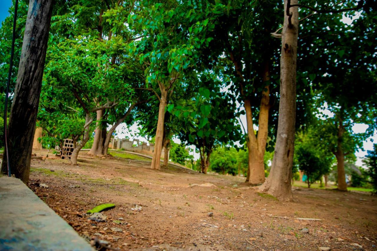Sanctuary Aparthotel-Ac-Garden- Solar-Wi-Fi -Firepit-Park-Carport Lusaka Exterior foto