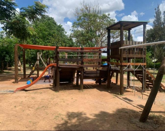 Sanctuary Aparthotel-Ac-Garden- Solar-Wi-Fi -Firepit-Park-Carport Lusaka Exterior foto